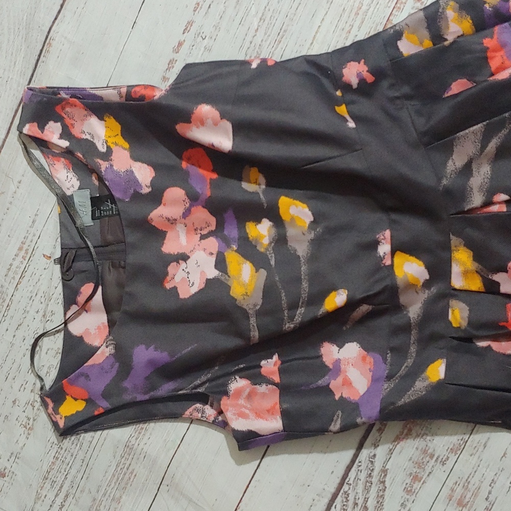 NWT FLORAL FIT & FLARE DRESS - Picture 3 of 11